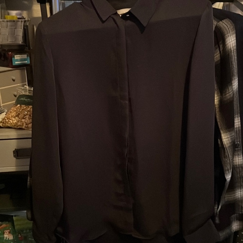 Woman’s h&m button down with gold button